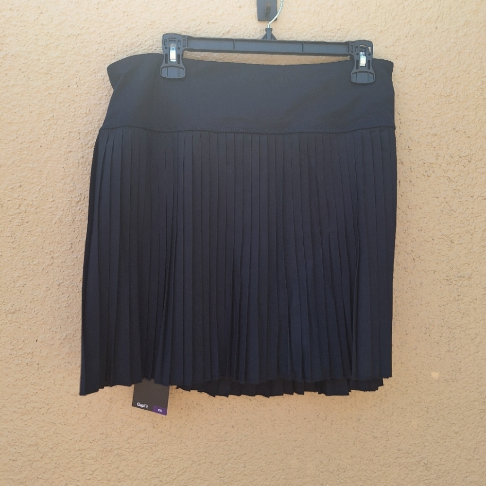 GAP Black Pleated Skirt